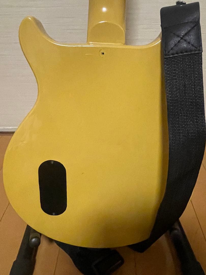 gibson風？　イエロー ダブルカッタウェイ エレキギター