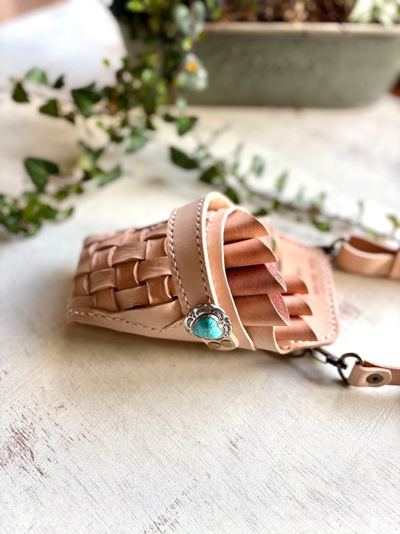 めー　ヌメ革ナチュラルメッシュワークのシザーケース