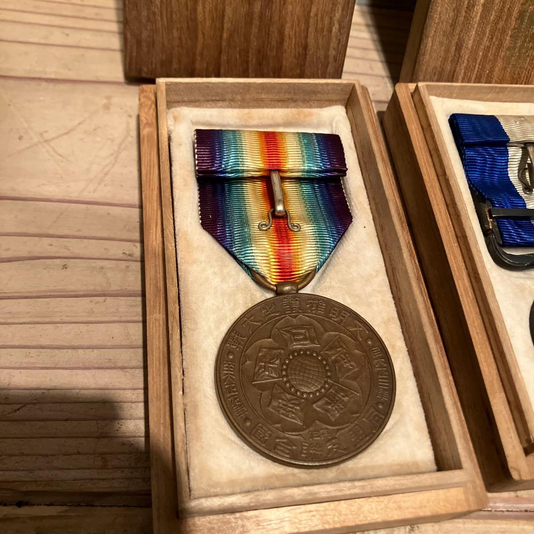 勲章まとめ 勲章 徽章 記章 バッジ 記念章勲章 勲八等白色桐葉章 詳細不明