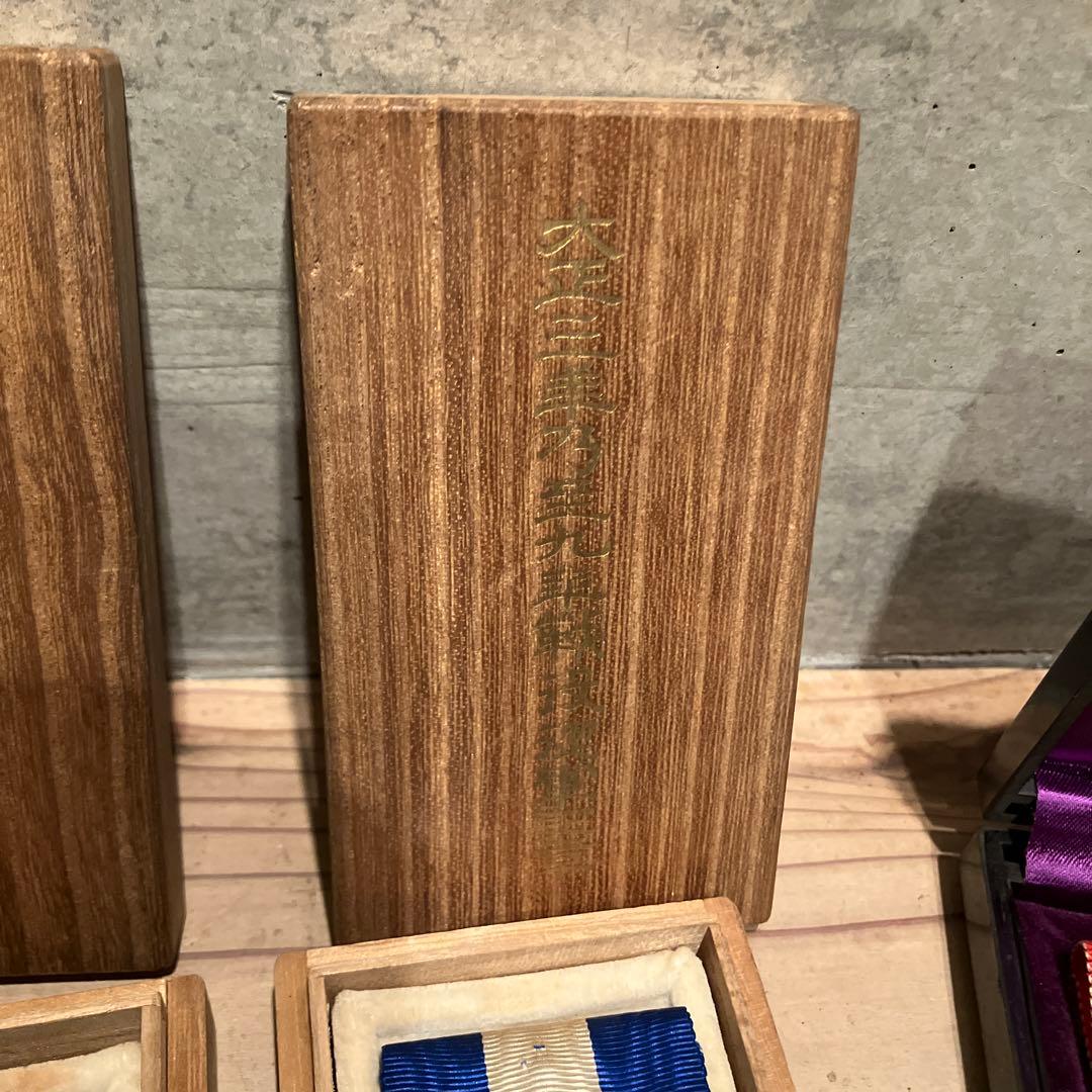 勲章まとめ 勲章 徽章 記章 バッジ 記念章勲章 勲八等白色桐葉章 詳細不明