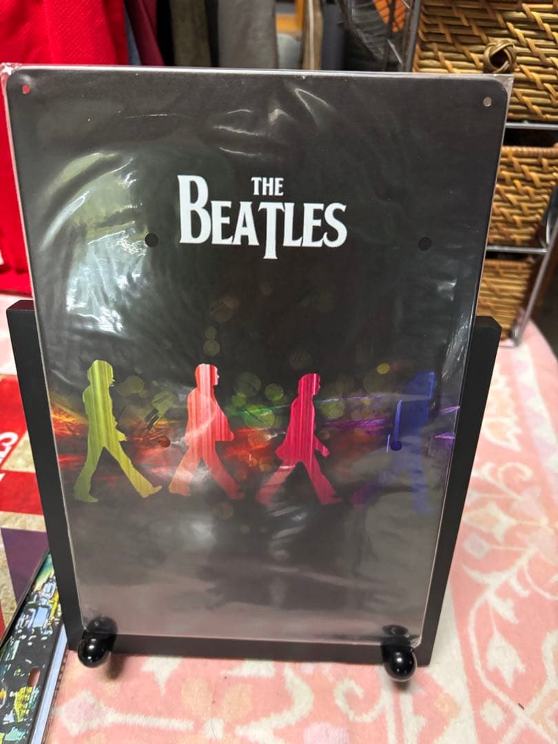 The Beatles レコードボックス 未開封と盾とプレート５枚