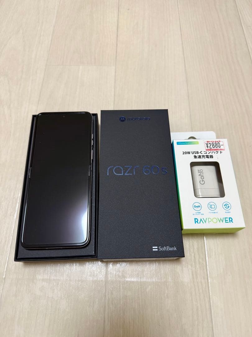 年末セール　Motorola razr 60s ピンク 本体 +