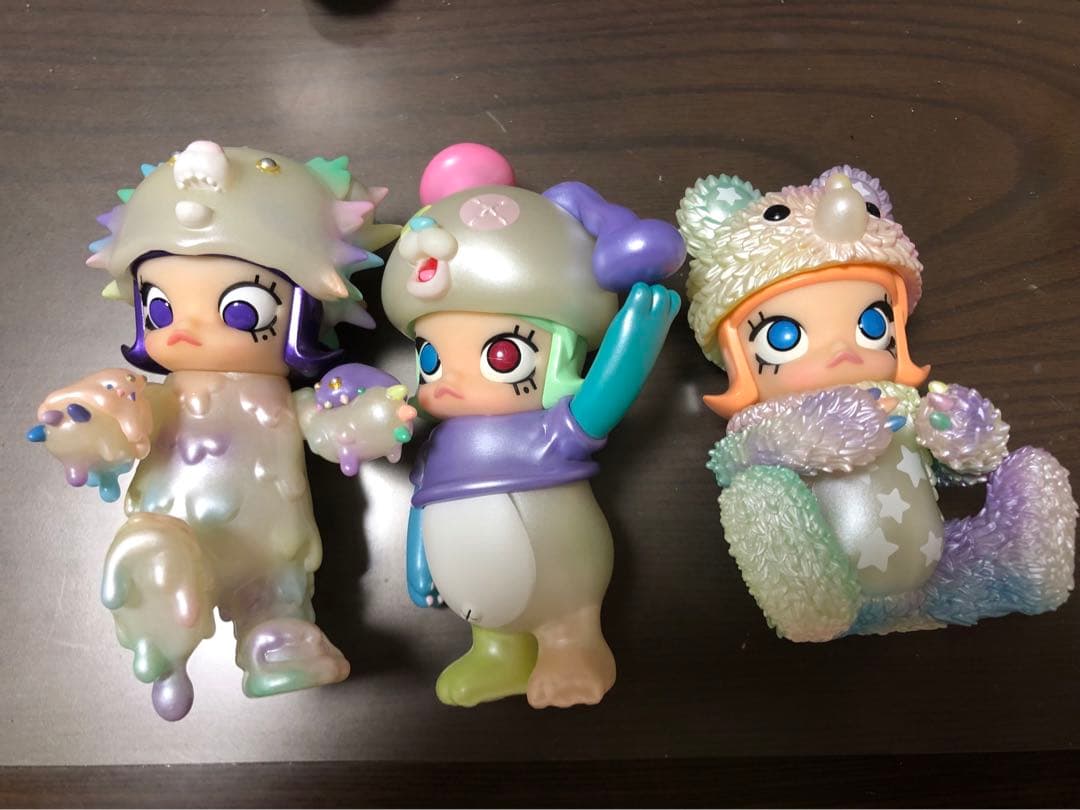 POPMART MOLLY×INSTINCTOY EROSION MOLLY