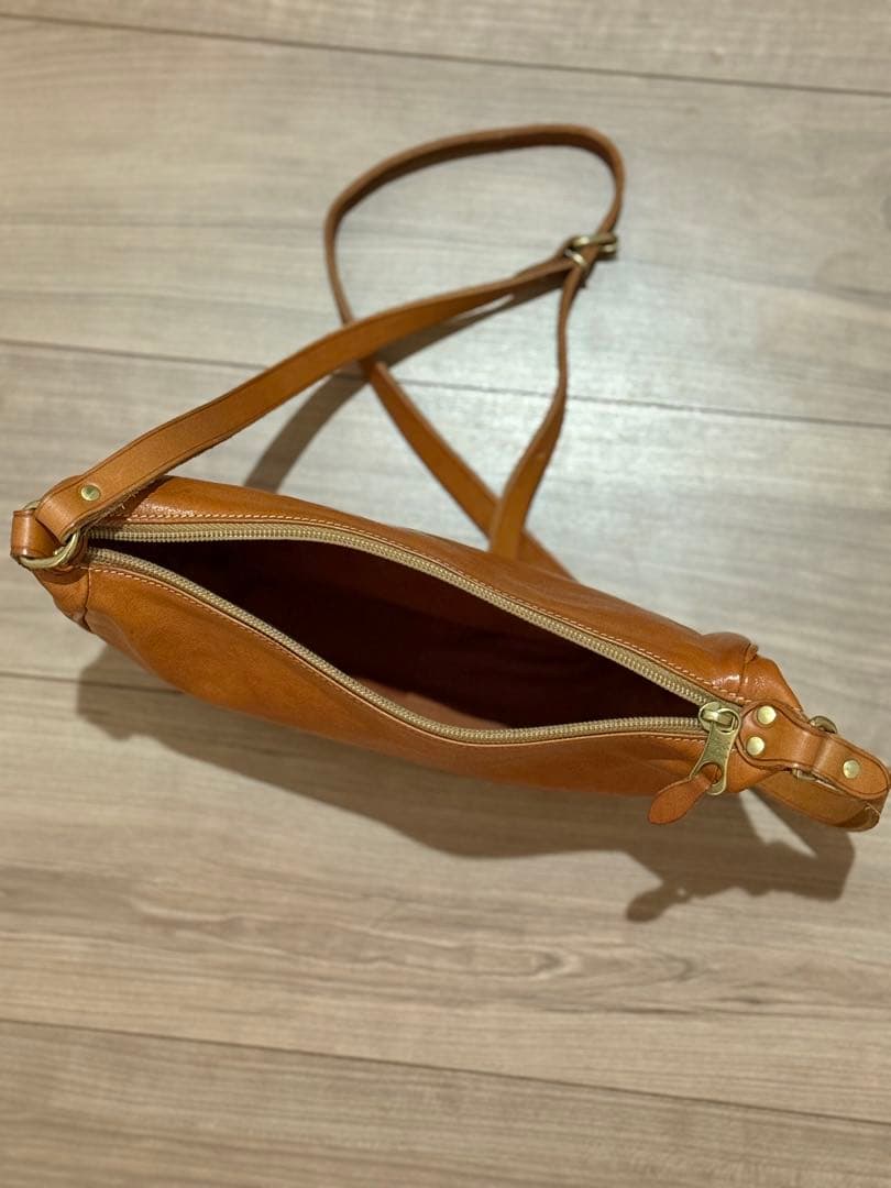 【イルビゾンテ】　IL BISONTE　ショルダーバッグ　三日月☾