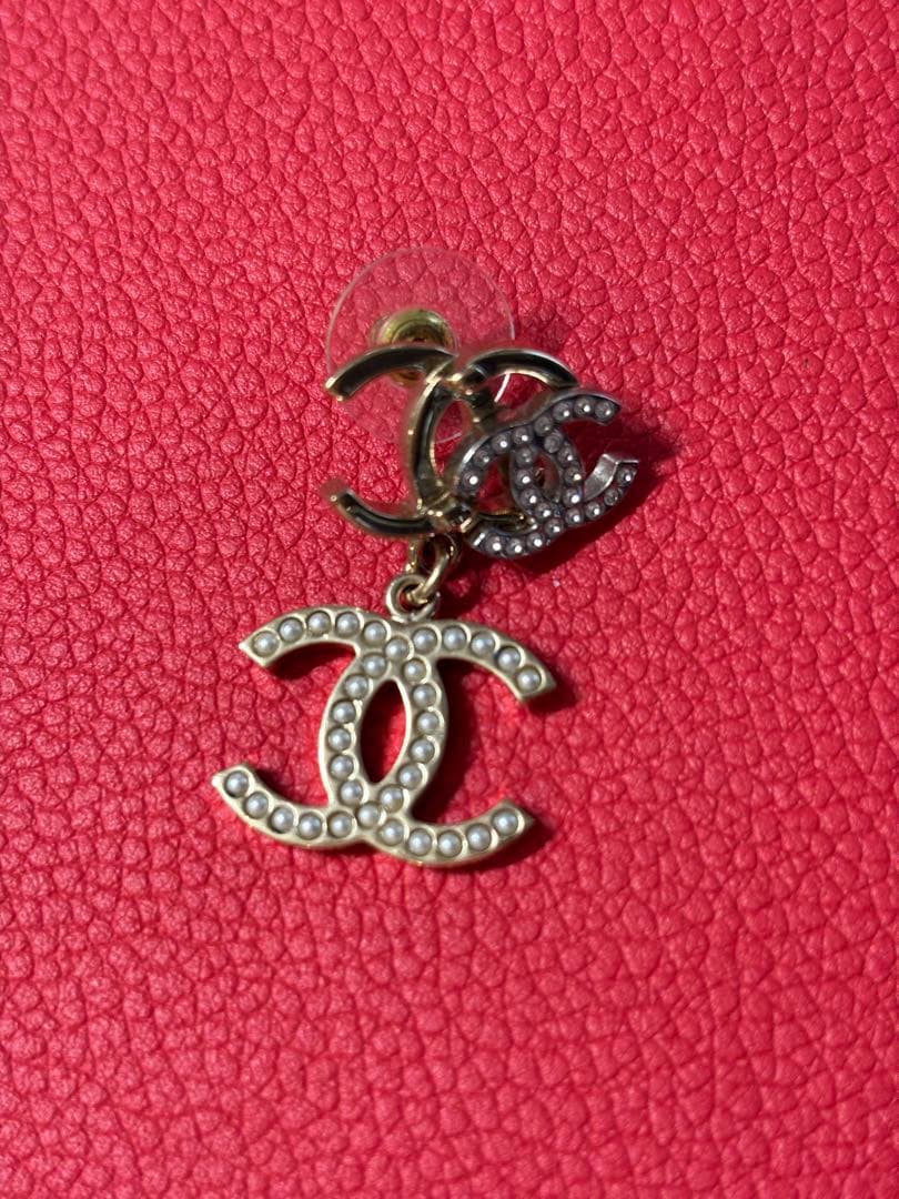 CHANEL ダブルCロゴ ペンダント型ピアス