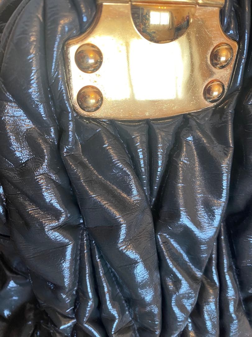 miumiu エナメル素材　ショルダーバッグ