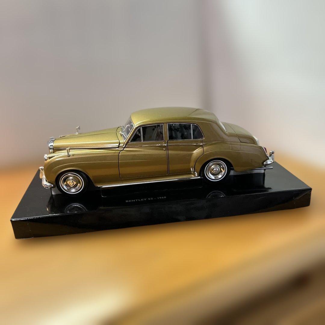 BENTLEY フィギュア付きピンバッチ付き