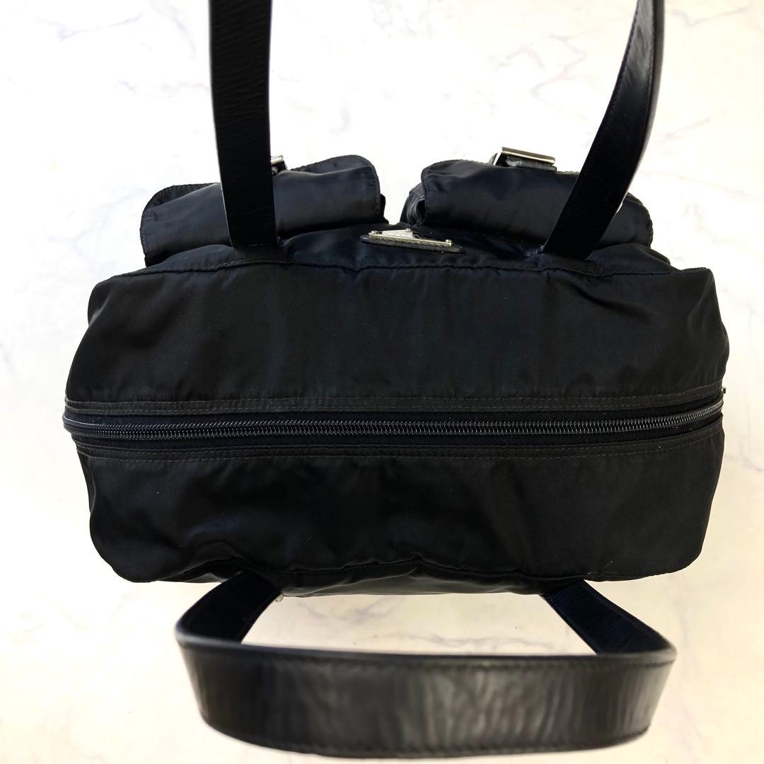 PRADAトートバッグ ビジネス テスートナイロン 三角ロゴ　黒