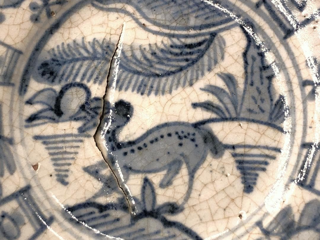 【 明朝青花小皿 】　芙蓉手鹿図　窯疵虫食い景色