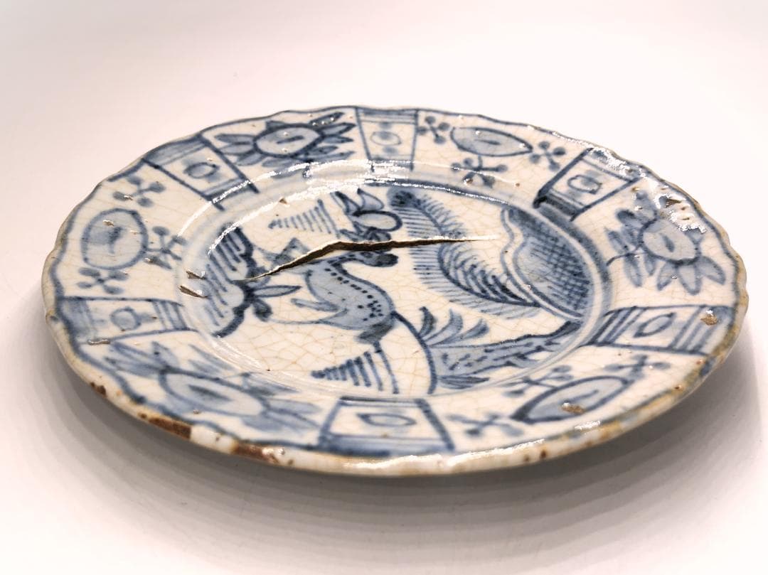 【 明朝青花小皿 】　芙蓉手鹿図　窯疵虫食い景色