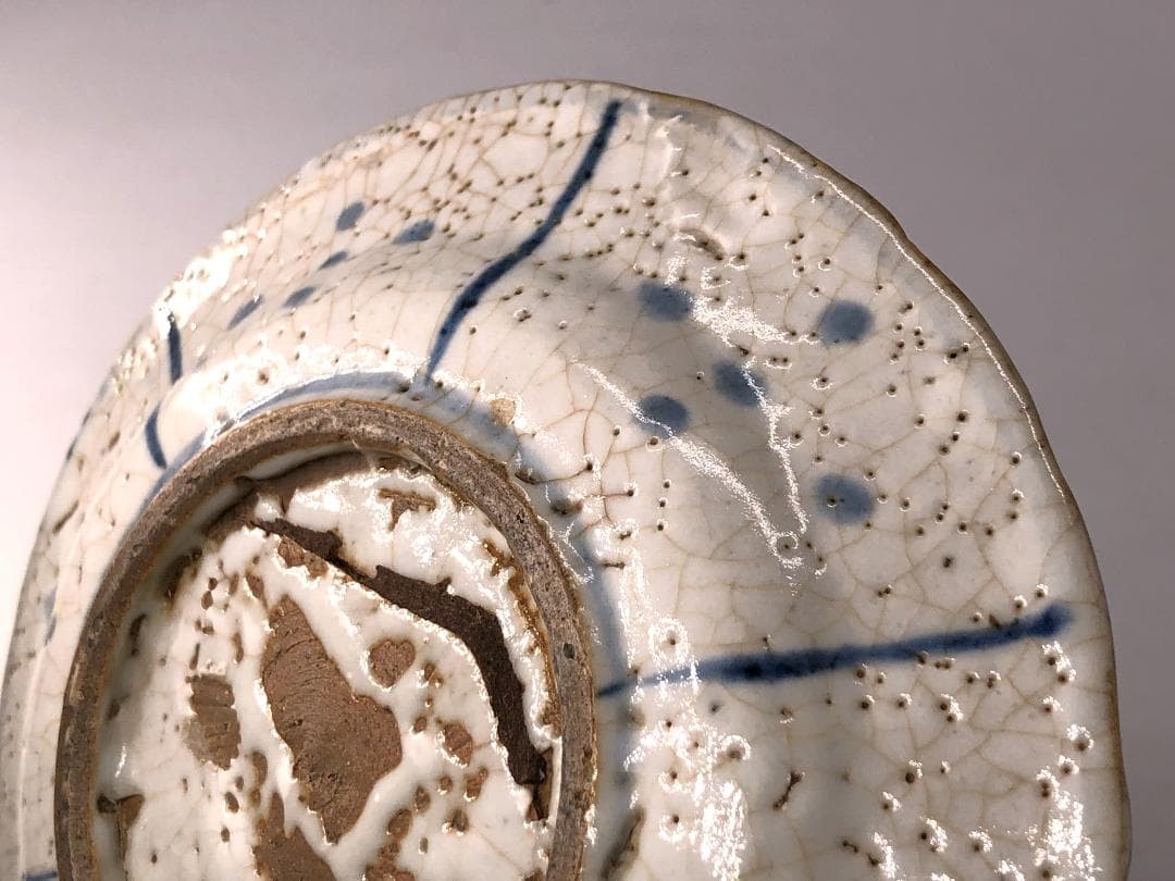 【 明朝青花小皿 】　芙蓉手鹿図　窯疵虫食い景色