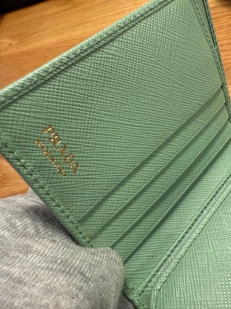 未使用PRADA サフィアーノレザー 三つ折り財布 ミントグリーン