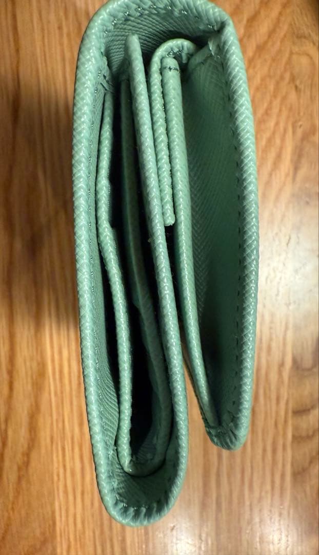 未使用PRADA サフィアーノレザー 三つ折り財布 ミントグリーン