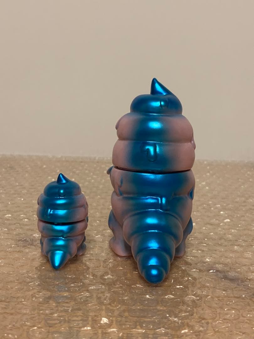 アートジャンキー とぐろ怪獣シットン＆ミニシットン メタリック 青 赤 金 塗装