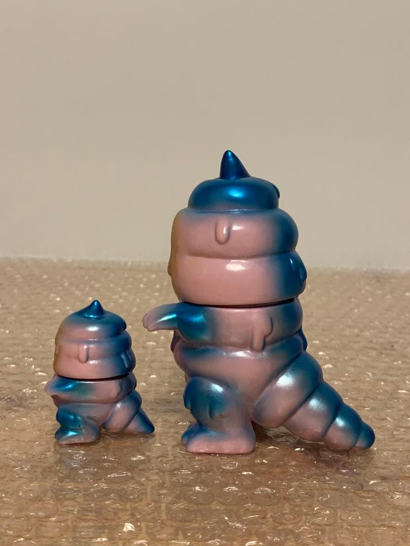 アートジャンキー とぐろ怪獣シットン＆ミニシットン メタリック 青 赤 金 塗装