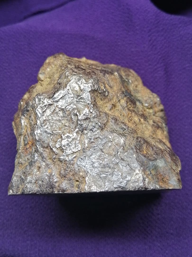 ★【Shoukai】『アルタイ隕石』鉄隕石　本物原石 818g　 隕石内部