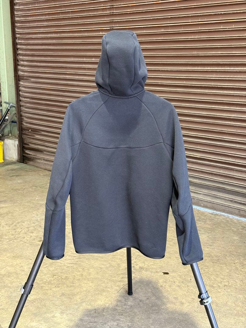 みぎ　ナイキ　テックフリース　Lサイズ　ブラック