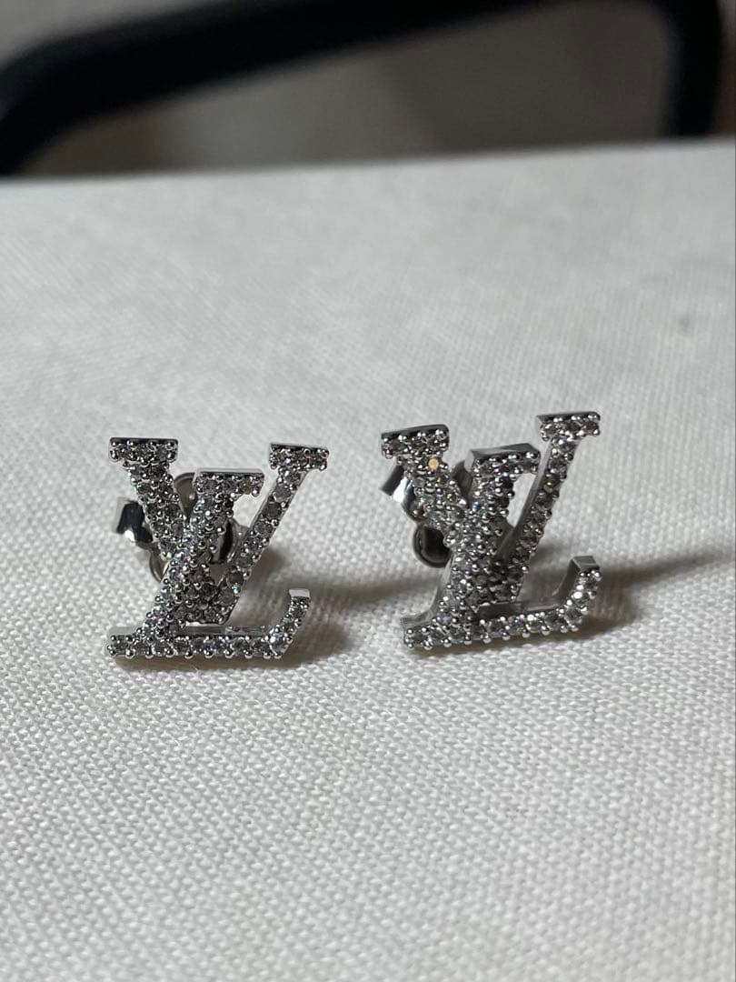 ど*L様 Louis Vuitton ロゴピアス