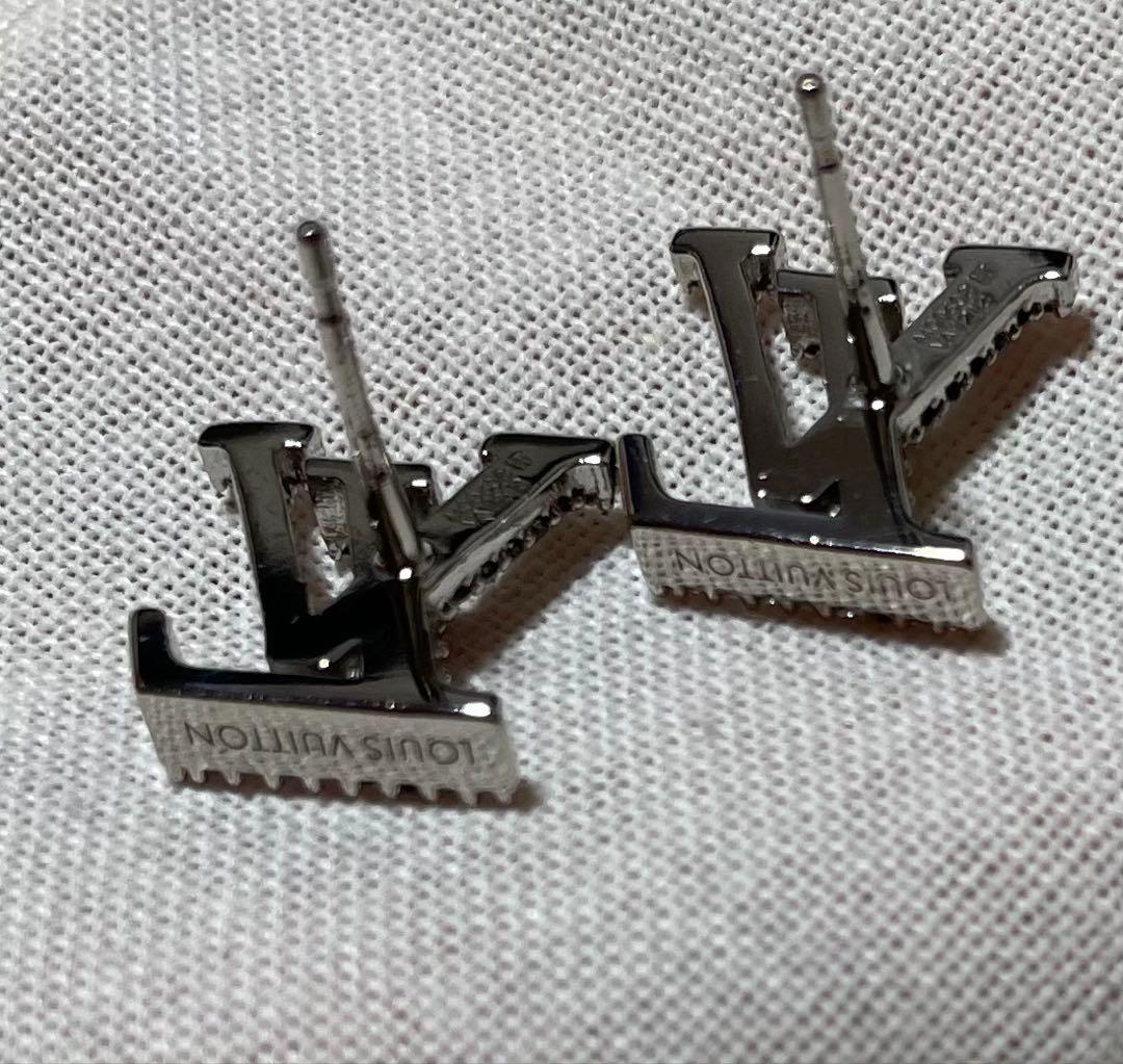 ど*L様 Louis Vuitton ロゴピアス