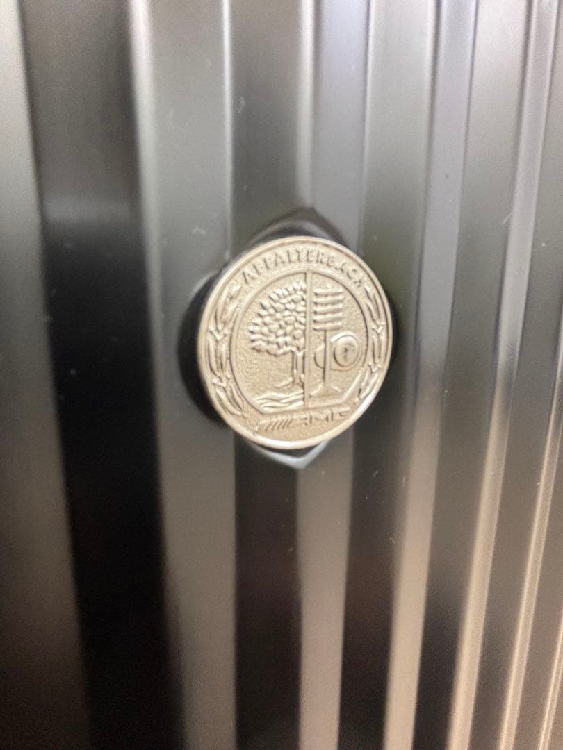 ほぼ新品です！！ブラック アルミニウム キャリーケース