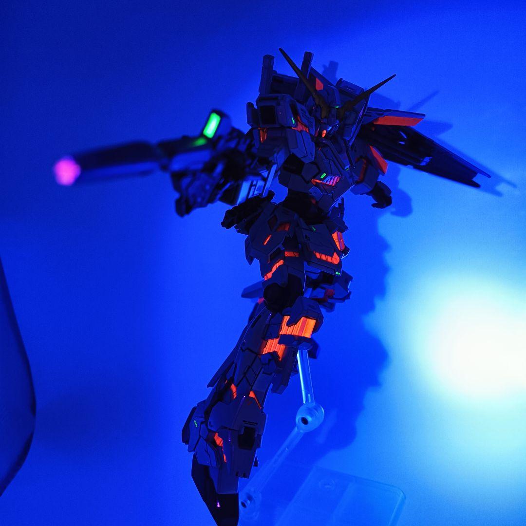 HGユニコーンガンダム、チタニウムフィニッシュ風全塗装完成品