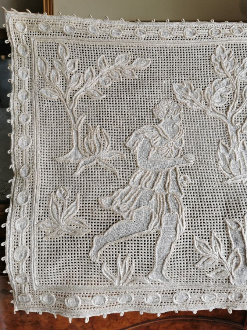 アンティークイタリア ブラットレース刺繍マット 森林の女神と鹿 狩りの神話 古典