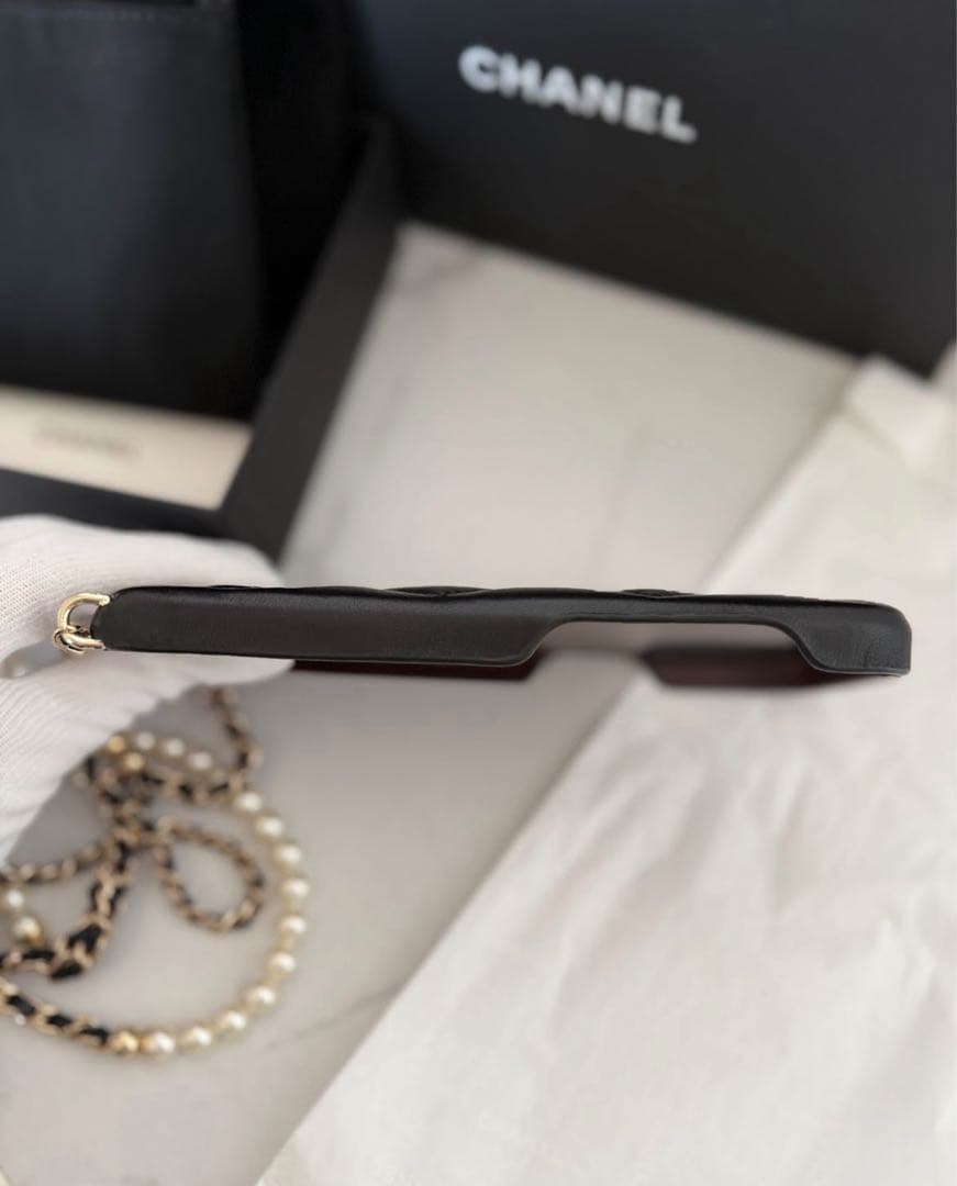 【SALE】CHANEL パールストラップ iPhone14ProMAXケース