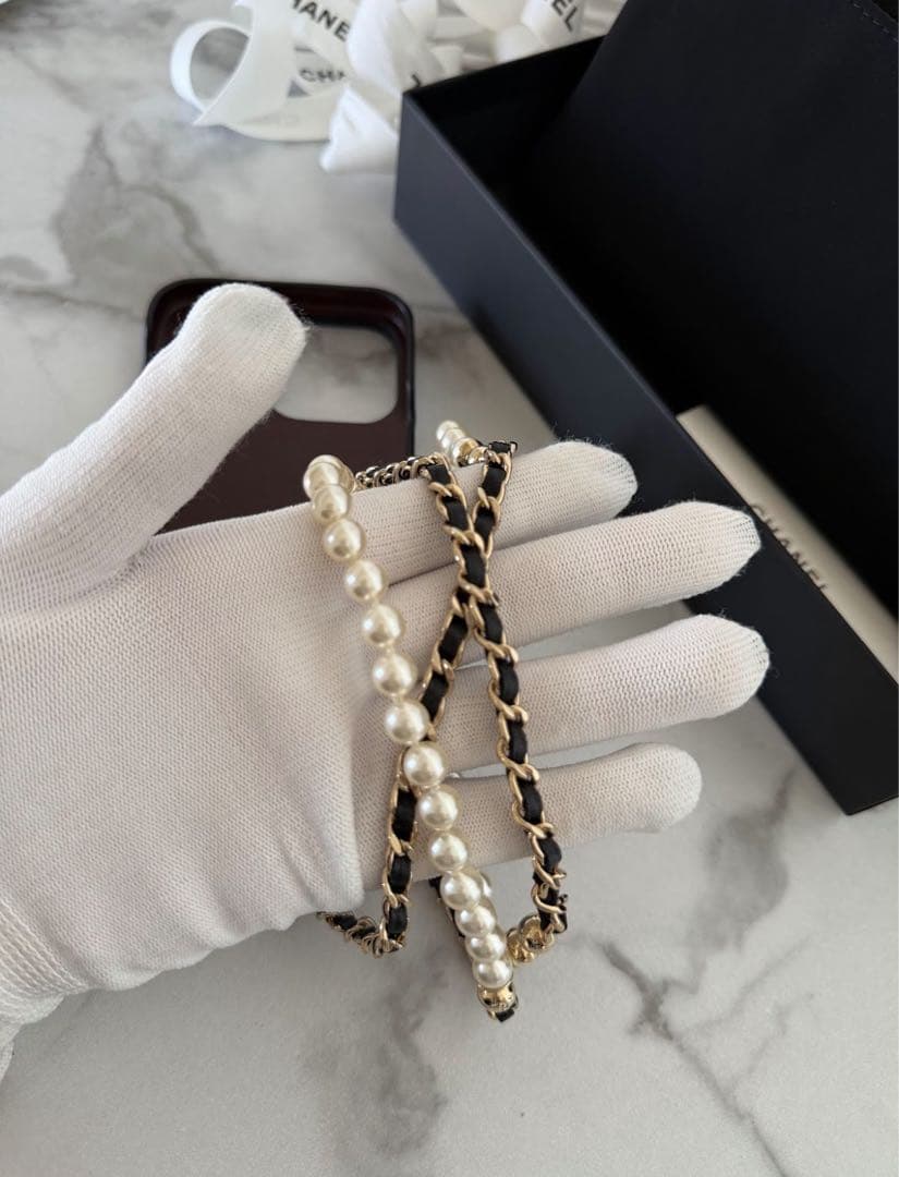 【SALE】CHANEL パールストラップ iPhone14ProMAXケース