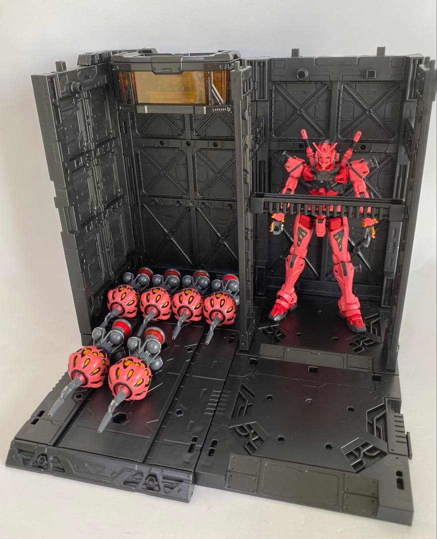 赤いガンダム【ビット６基】ガンプラ！HG！ジオラマベース！ビット台座４個付き！