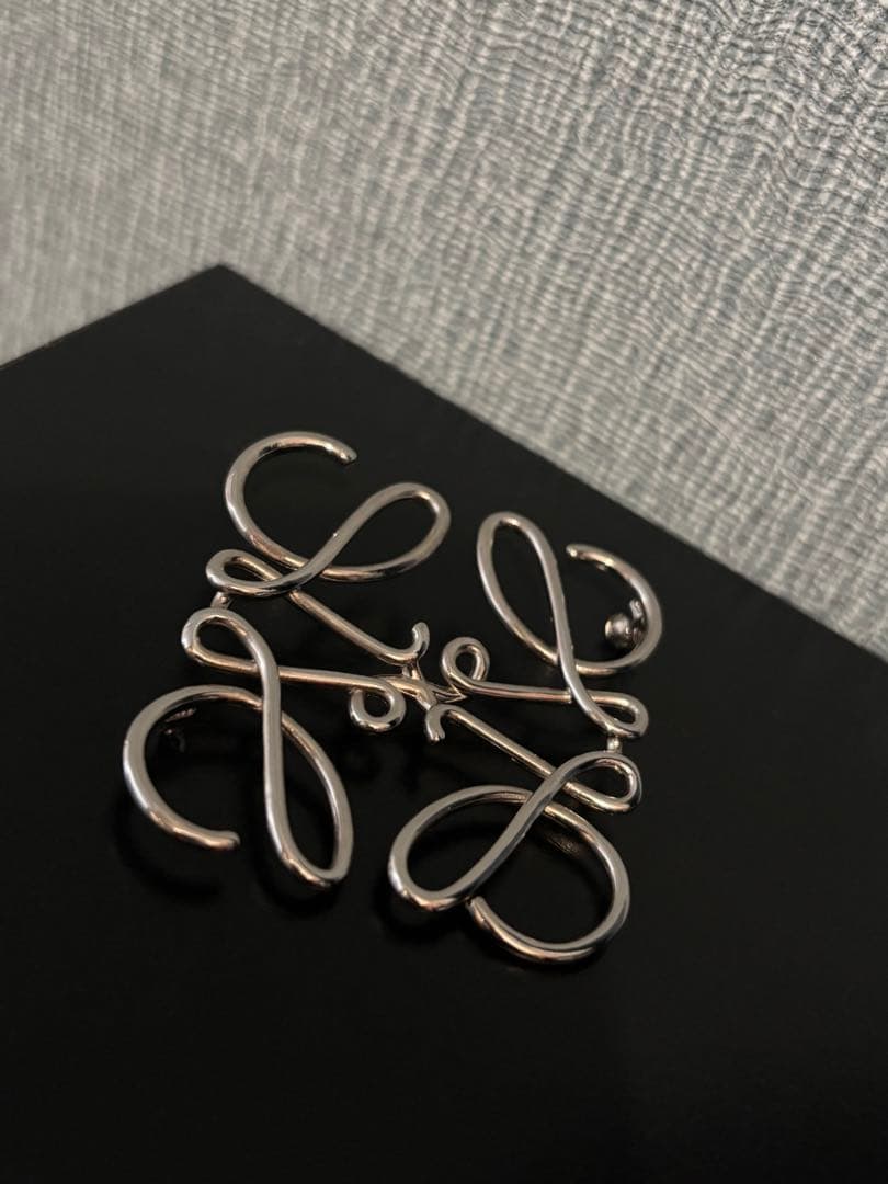 シルバー ロエベ　LOEWE ブローチ　修理必要