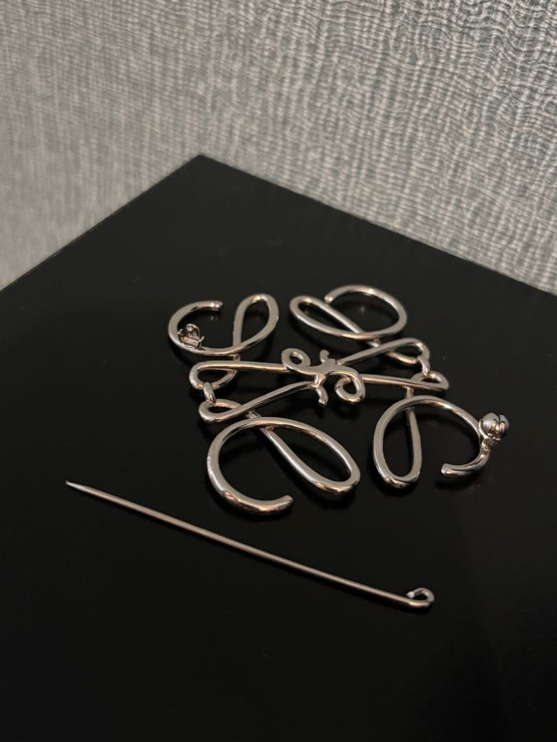 シルバー ロエベ　LOEWE ブローチ　修理必要