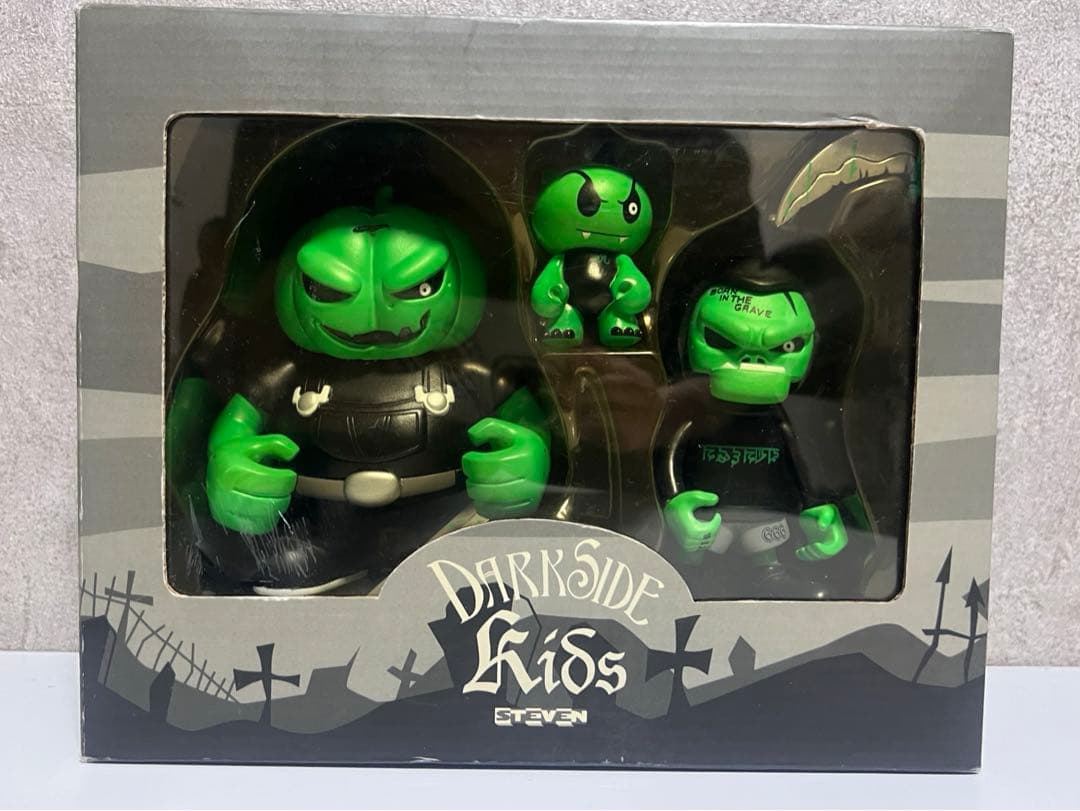 TOY2R ダークサイド キッズ ジャパンバージョン スティーブンリーデザイン