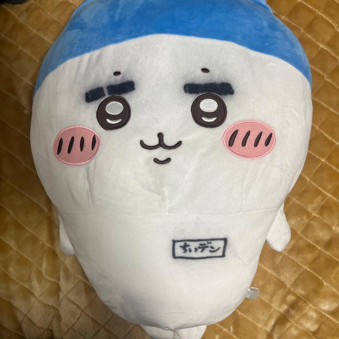 ちいかわとフォーデンが曲がり角でぶつかっちゃった(ちいデン)