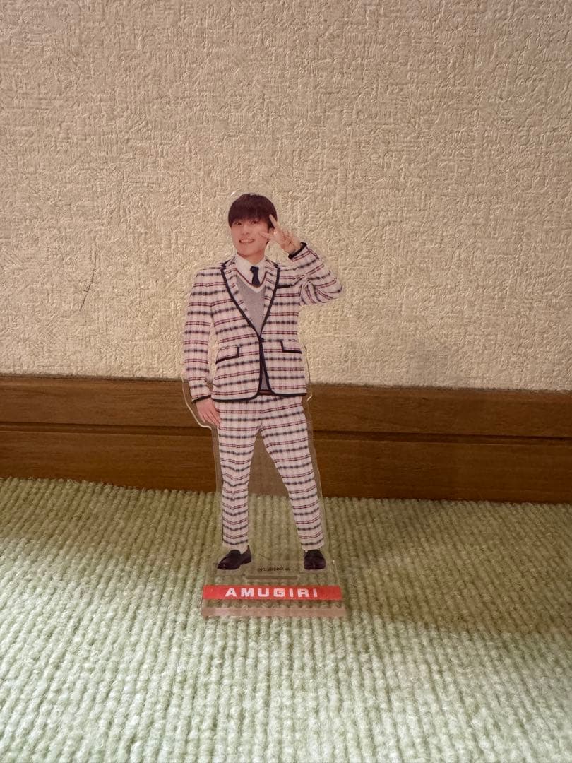 コムドットのグッズ、本