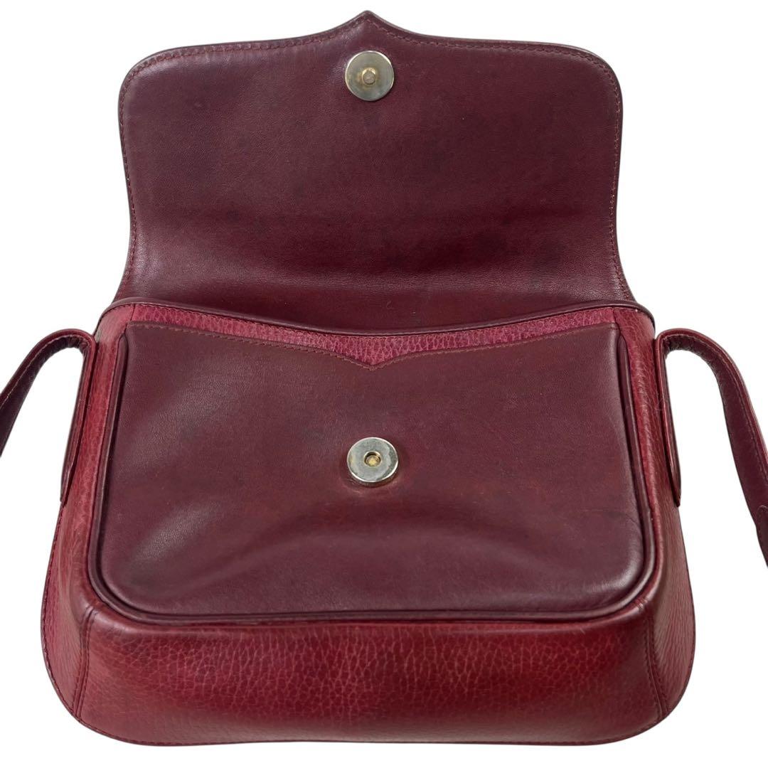 カルティエ　ショルダーバッグ　レザー　マストライン　斜め掛け　ロゴ金具