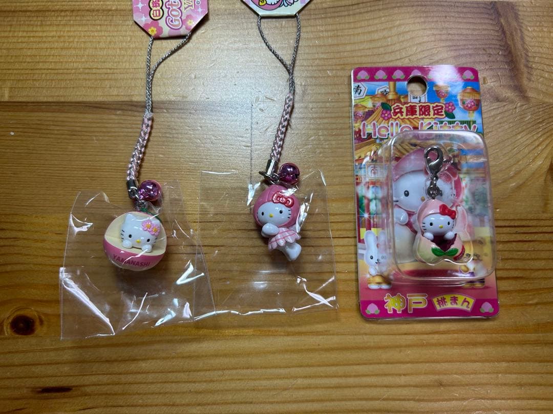 ハローキティ 根付けストラップ＆ファスナーマスコット 桃 3種 白桃 桃まん