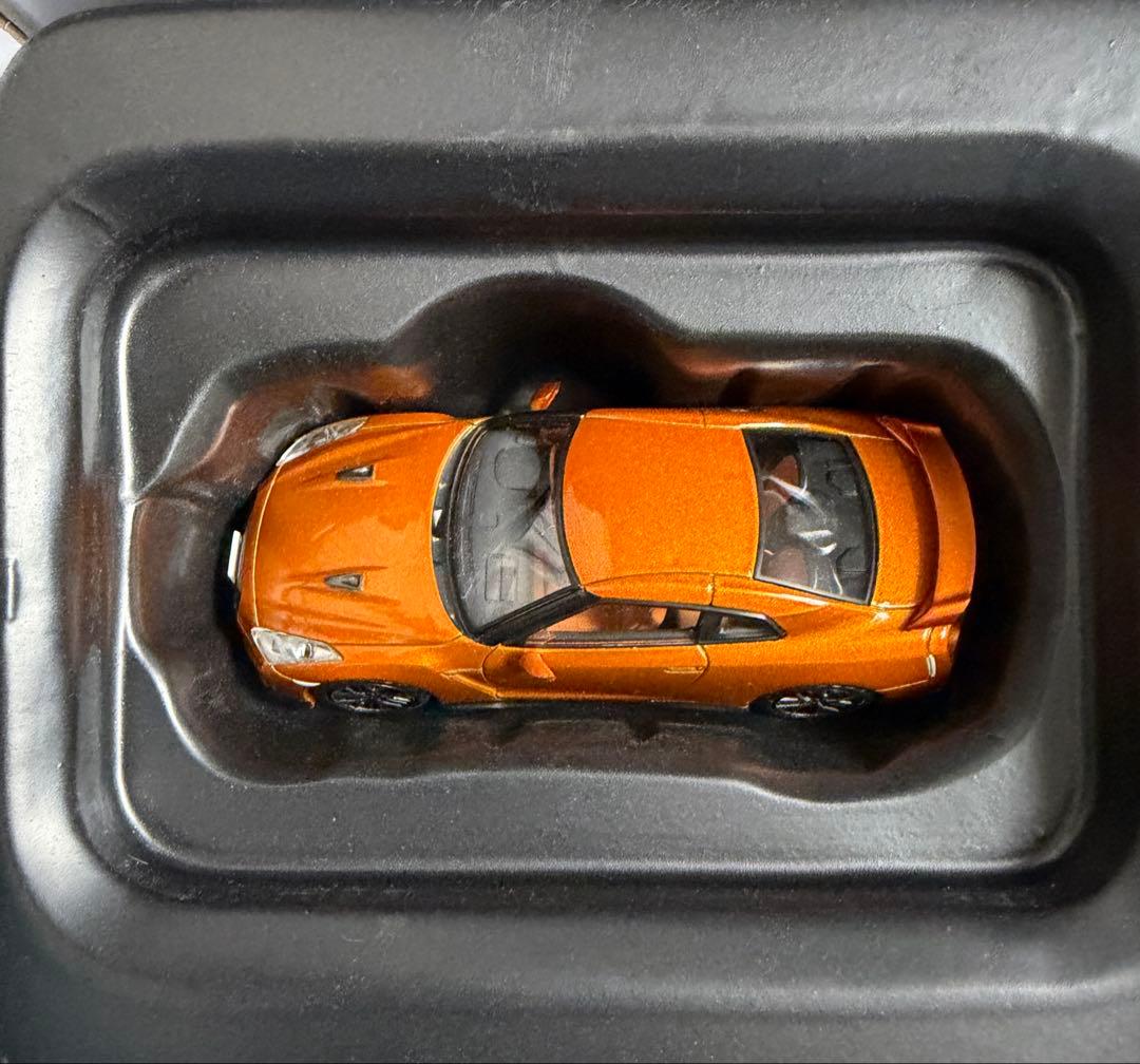 NISSAN GT-R & GT-R LV-N101d LV-N148a 2台