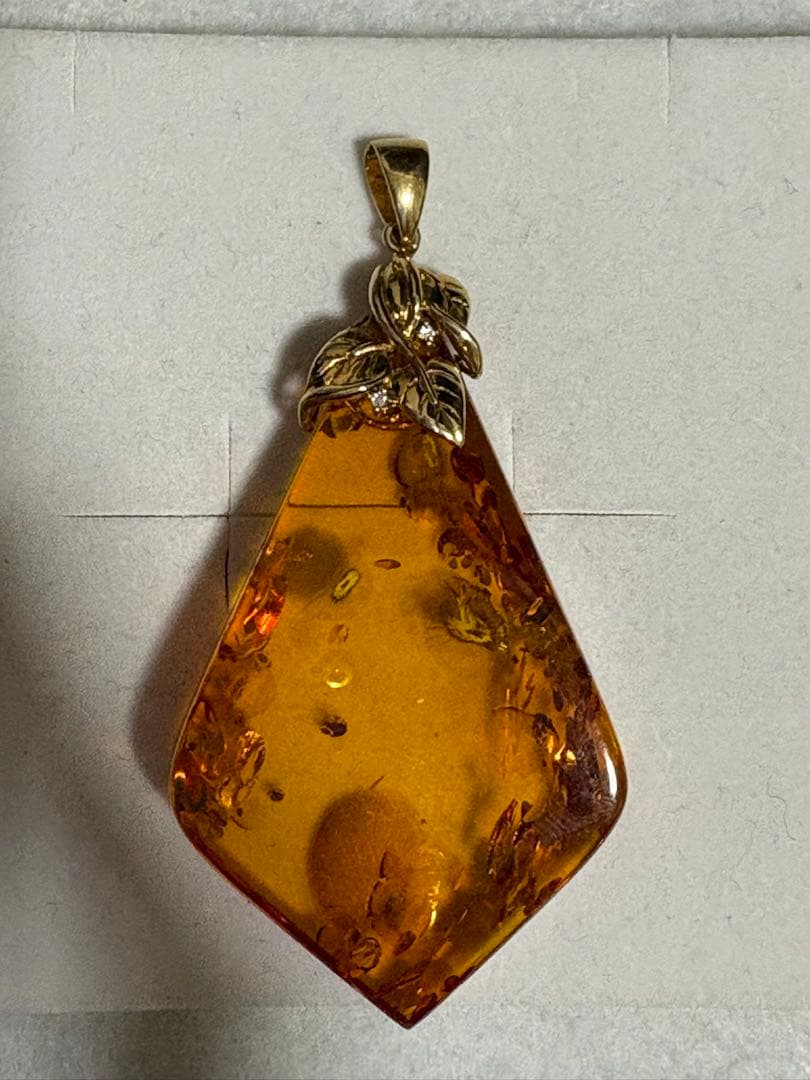 琥珀　K18 ダイヤ0.01 ペンダントトップ