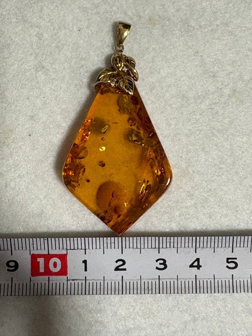 琥珀　K18 ダイヤ0.01 ペンダントトップ