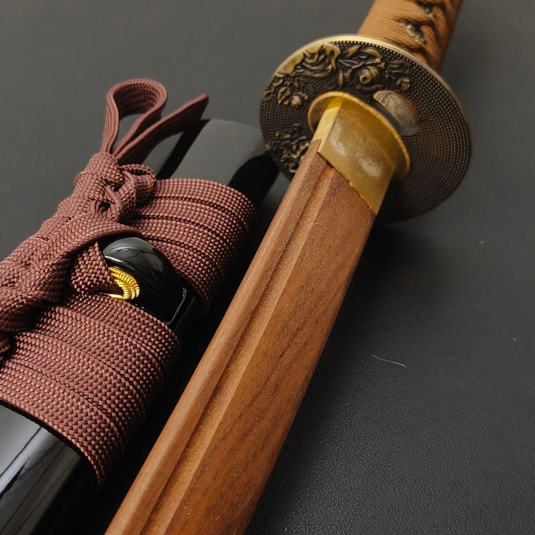 遙*人様 日本刀　模造刀　牡丹獅子の図　木製刀　硬木製　居合練習　合金装具　刀剣