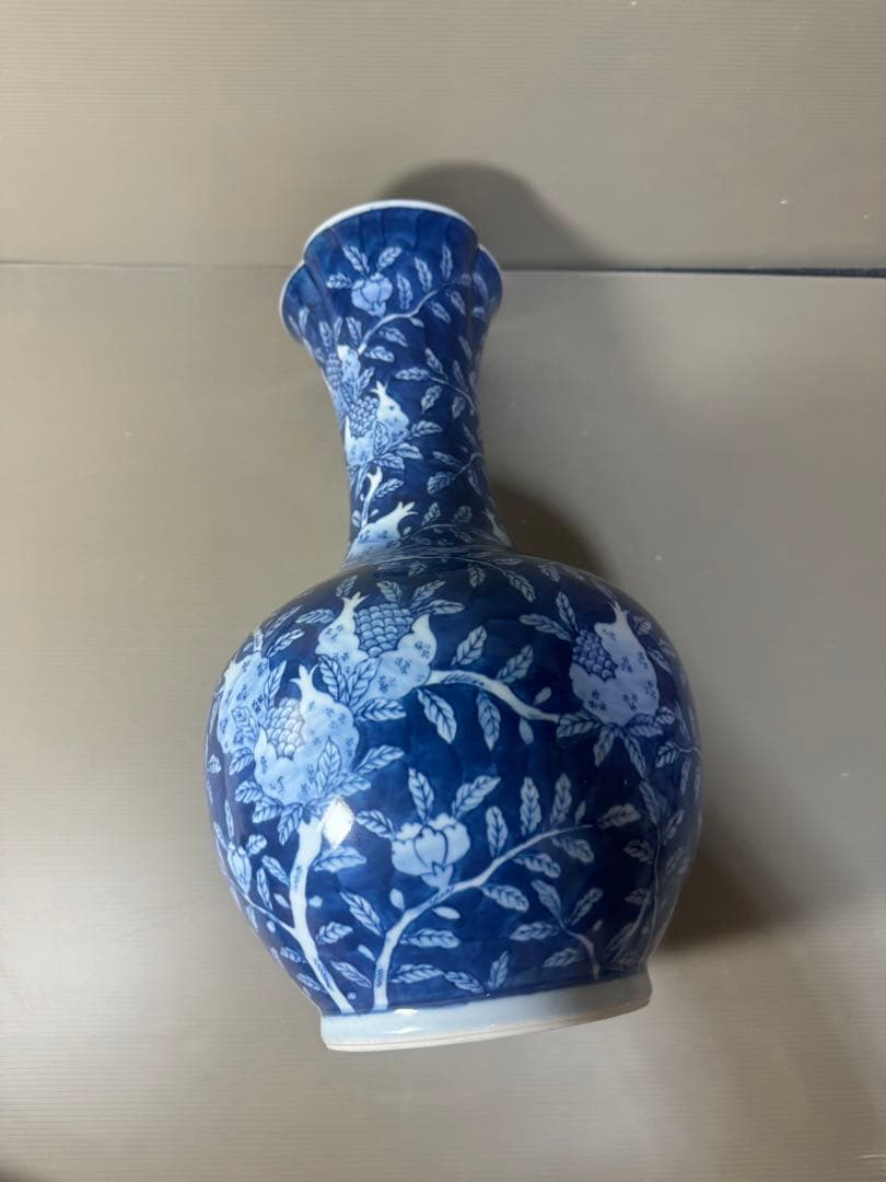 2409 【6代館林源右衛門】　染付柘榴文　花瓶