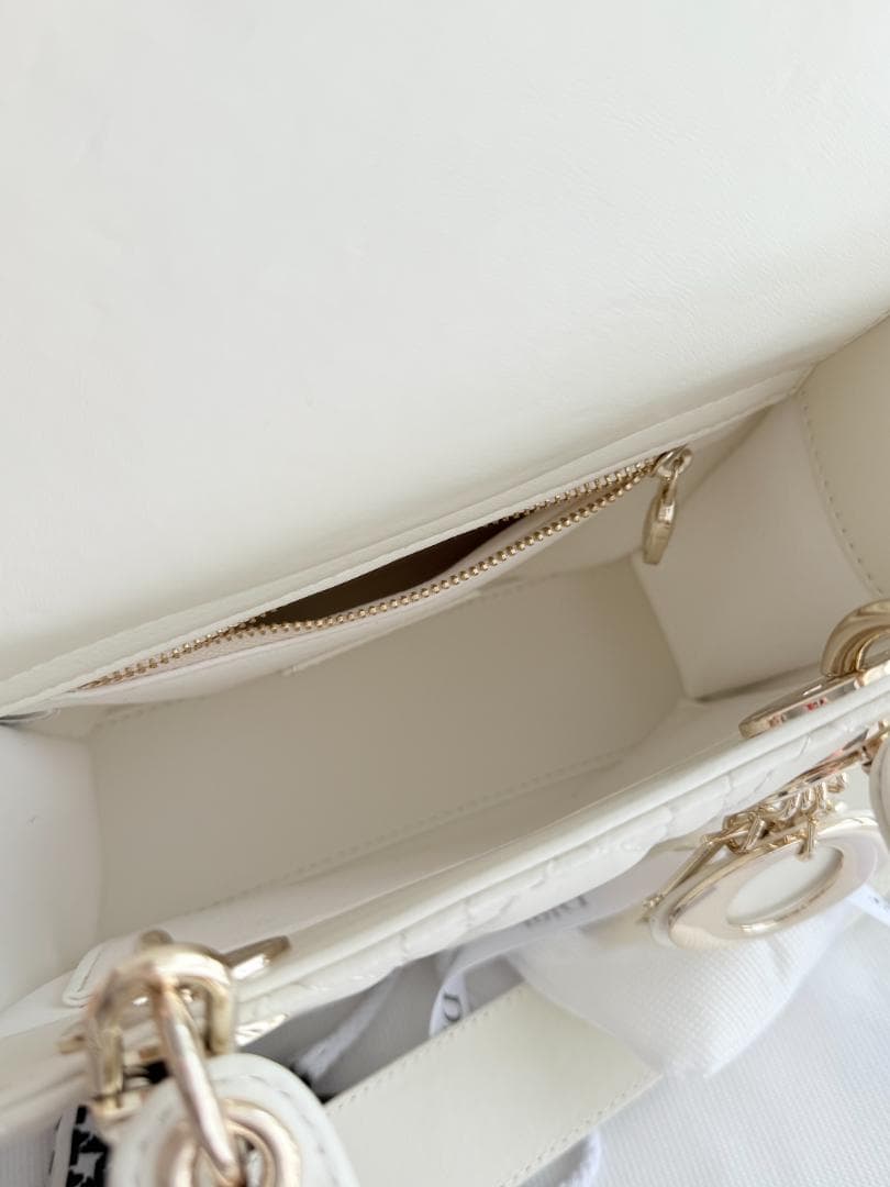 早い者勝ち！ アイボリー キルティング ショルダーバッグ