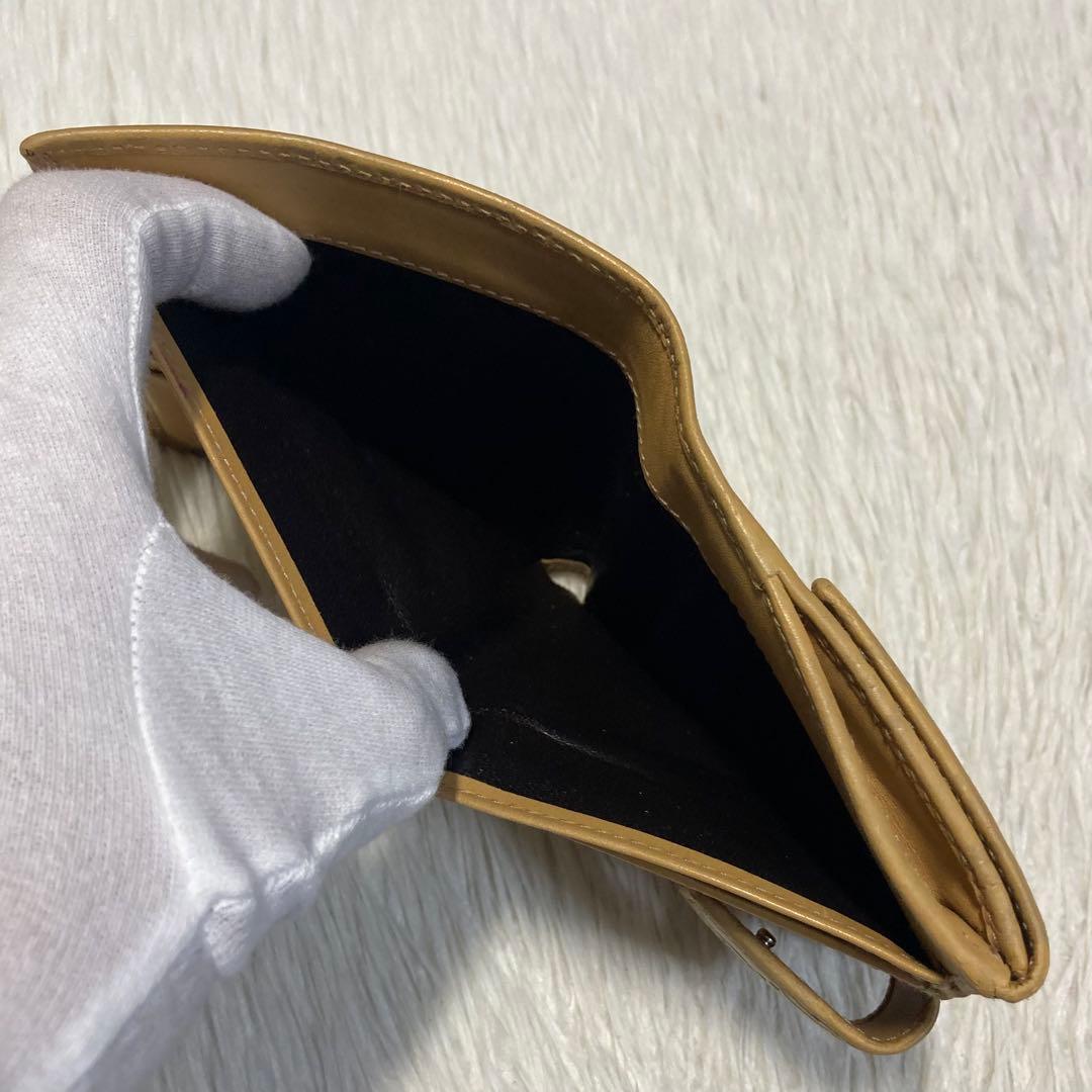 最終値下げ GUCCI グッチ　レザー　二つ折り　財布　金具　ベージュ