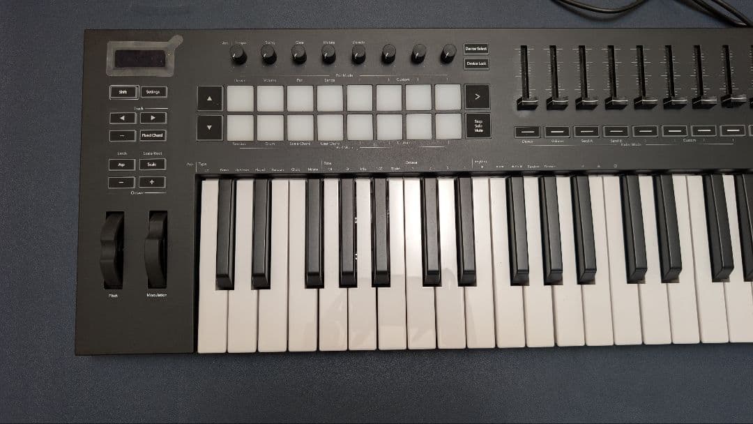 Novation LAUNCHKEY MK3 61 MIDIキーボード