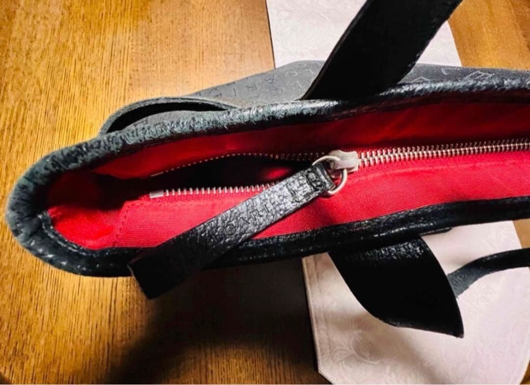 BVLGARI ブラック ショルダーバッグ