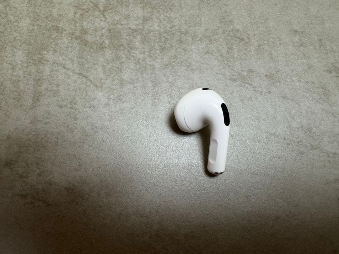 AirPods本体 充電ケース付き(第3世代)