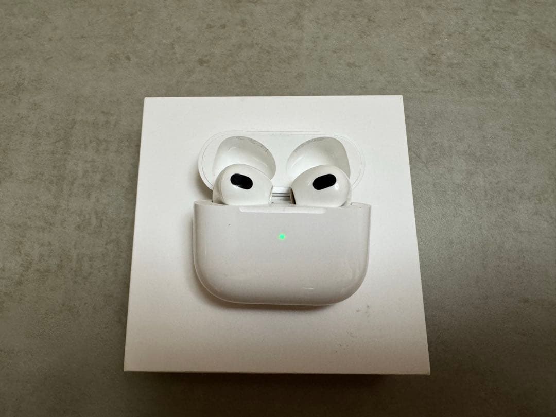 AirPods本体 充電ケース付き(第3世代)