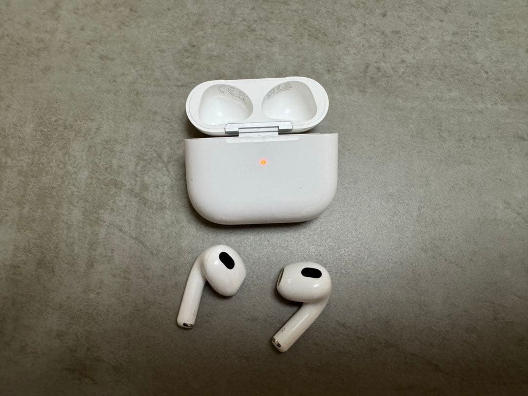 AirPods本体 充電ケース付き(第3世代)