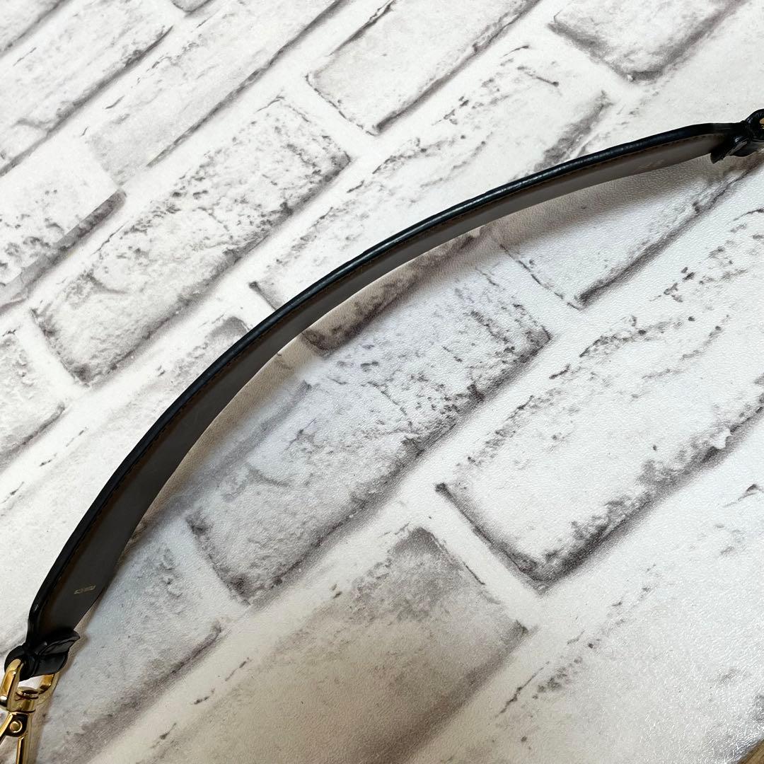 未使用級✨フェンディ　ストラップユー　ズッカ柄　エンボス　ゴールド金具