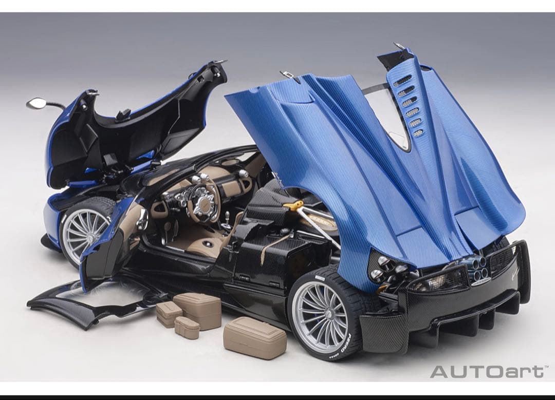 autoart 1/18 パガーニ　ウアイラ　ロードスター　ブルーカーボン